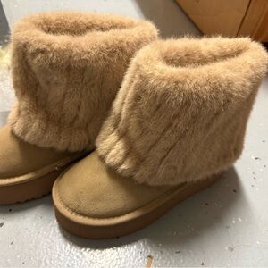 Cozy Tan Fur-Lined Women's Boots